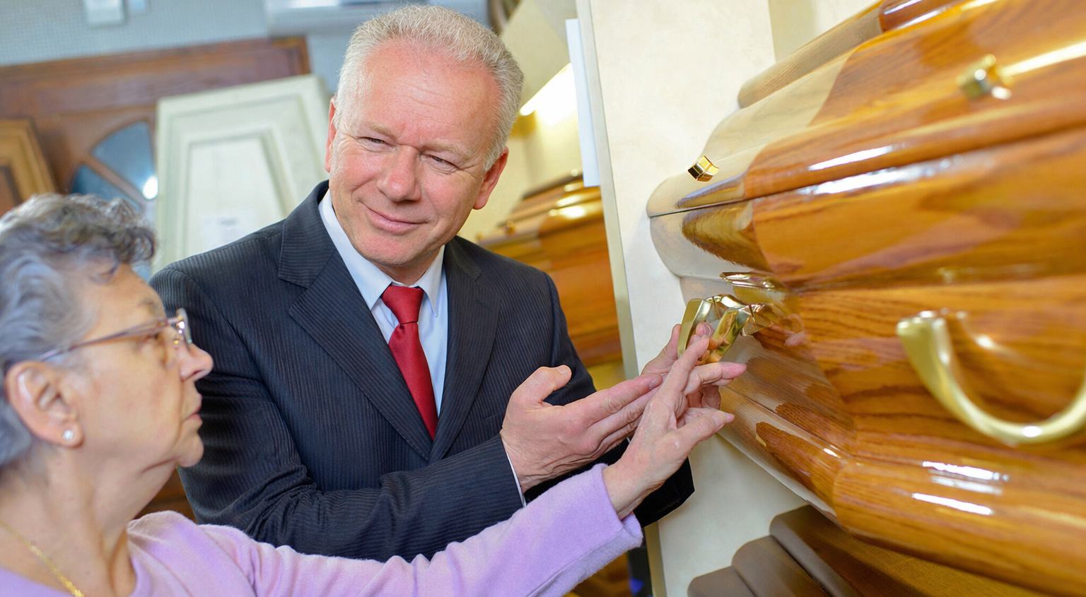 Fredi Tabbert in einer Beratung, Herzlicht Bestattungen.